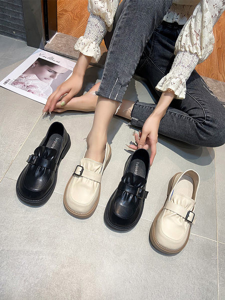 Дамски мокасини с катарама и равна подметка