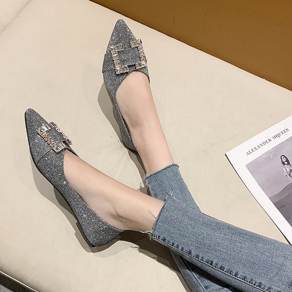 Мокасини с лъскав ефект и катарама