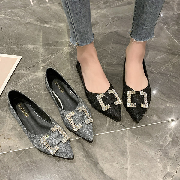 Мокасини с лъскав ефект и катарама