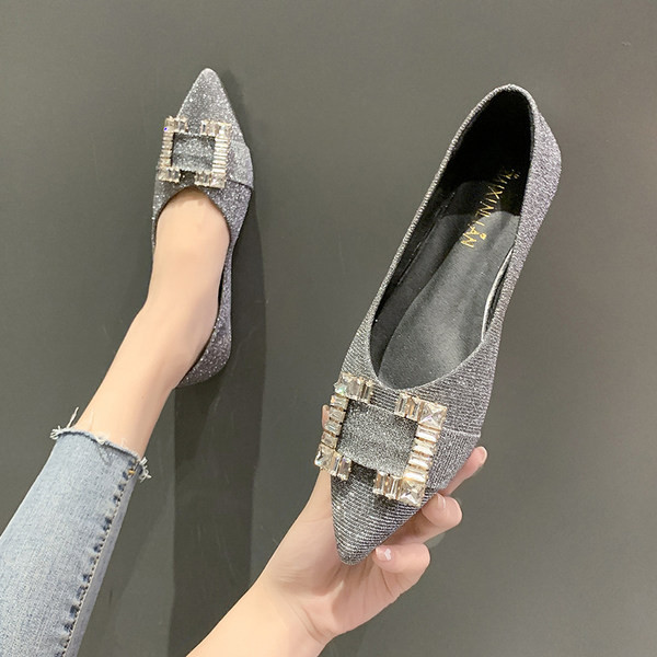 Мокасини с лъскав ефект и катарама