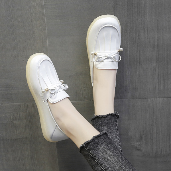 Модерни кожени мокасини с панделка