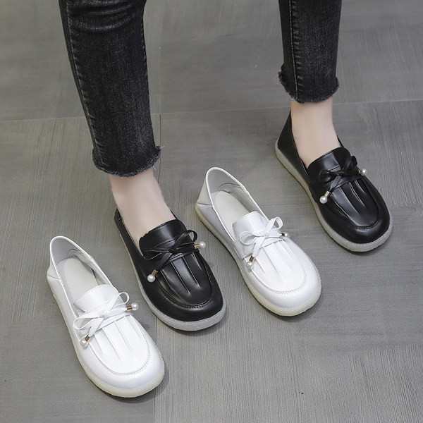 Модерни кожени мокасини с панделка