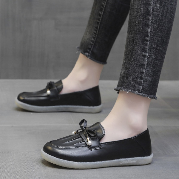 Модерни кожени мокасини с панделка