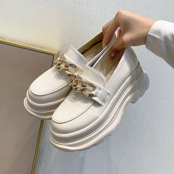 Mocasini moderni cu decor metalic si talpa 7 cm