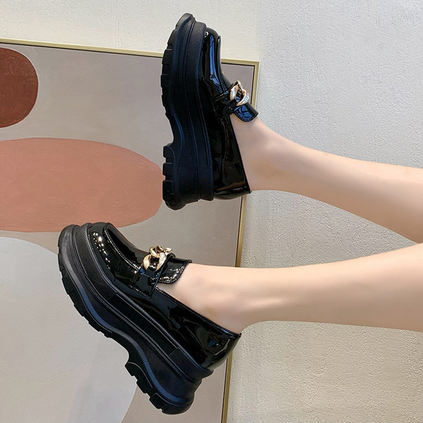 Mocasini moderni cu decor metalic si talpa 7 cm