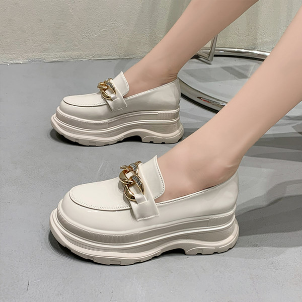 Mocasini moderni cu decor metalic si talpa 7 cm