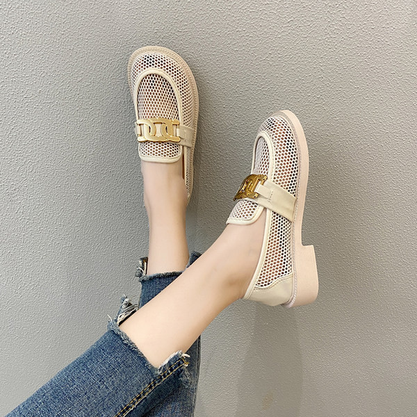 Ежедневни мокасини от перфорирана еко кожа и метална декорация