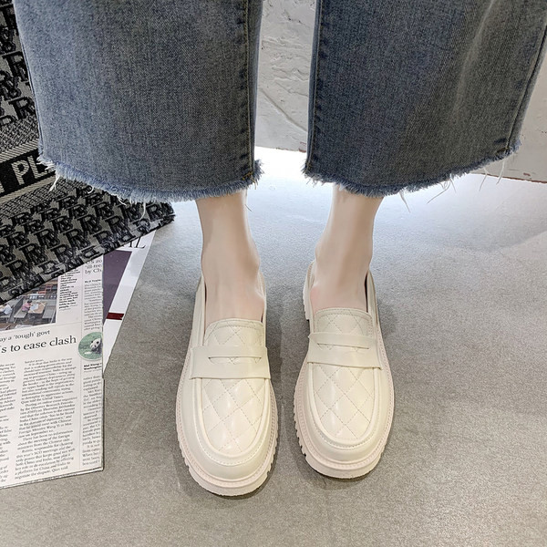 Mocasini de dama din imitatie de piele cu talpa plata - un model curat