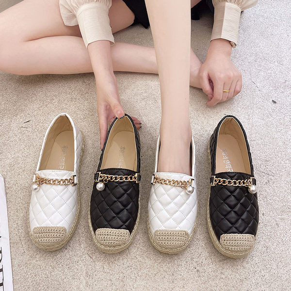 Дамски мокасини от еко кожа с равна подметка в два цвята