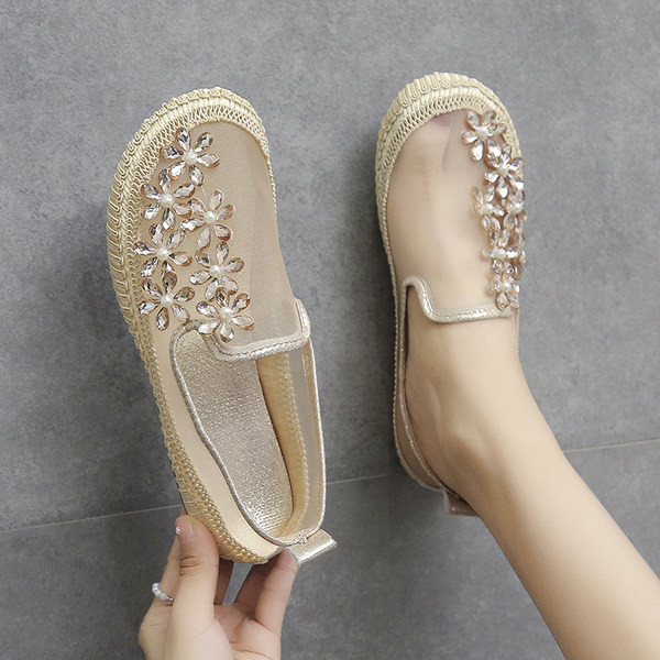 Model nou de mocasini cu pietre si talpa plata