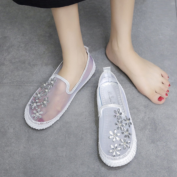 Model nou de mocasini cu pietre si talpa plata