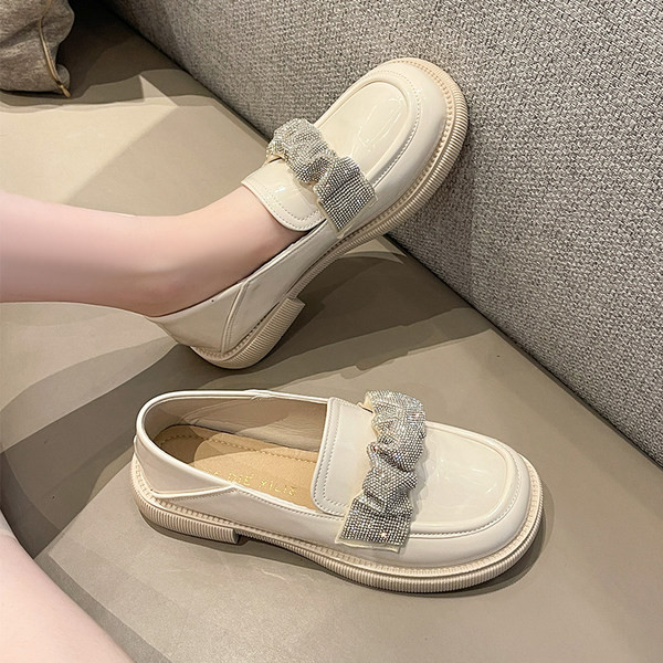 Модерни мокасини с камъни