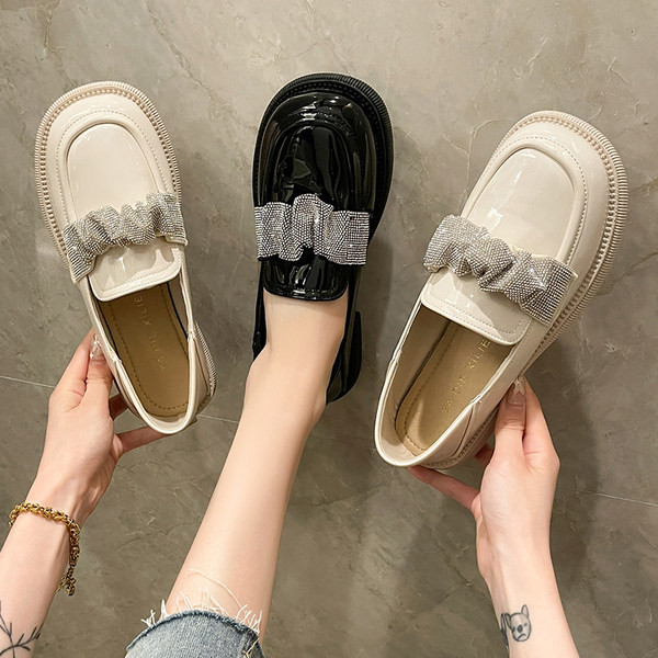 Модерни мокасини с камъни