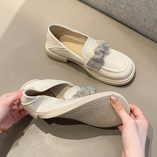 Модерни мокасини с камъни