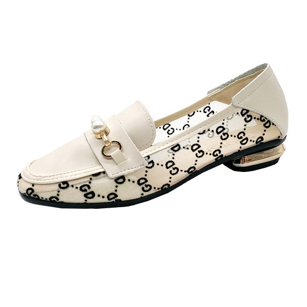 Ежедневни мокасини с метална декорация и перли