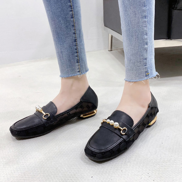 Ежедневни мокасини с метална декорация и перли