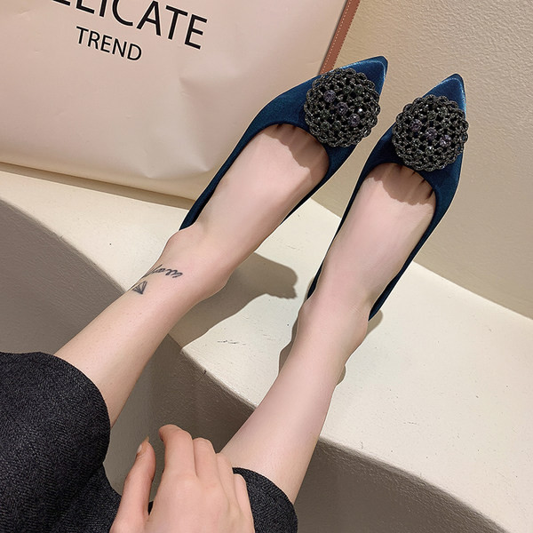 Mocasini de dama din catifea cu decor metalic