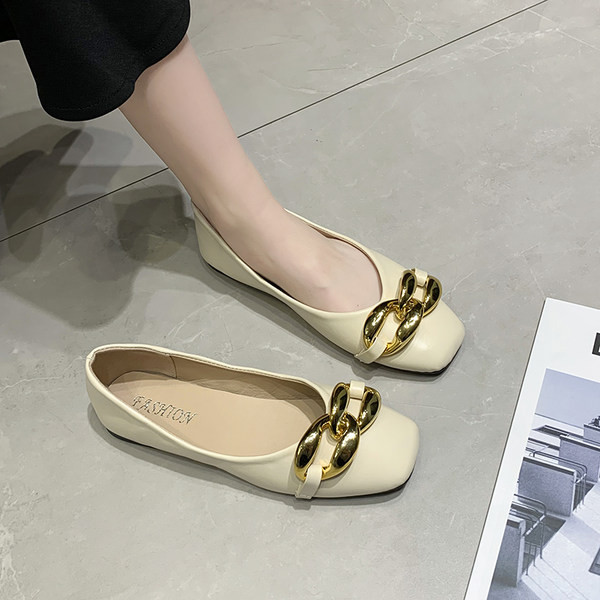 Заоблен модел дамски мокасини за жени с метална декорация