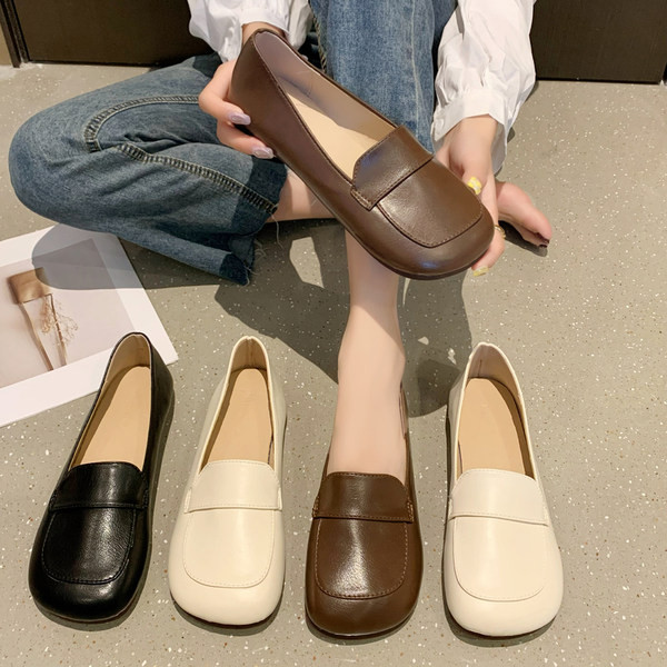 Model simplu de mocasini din piele de dama