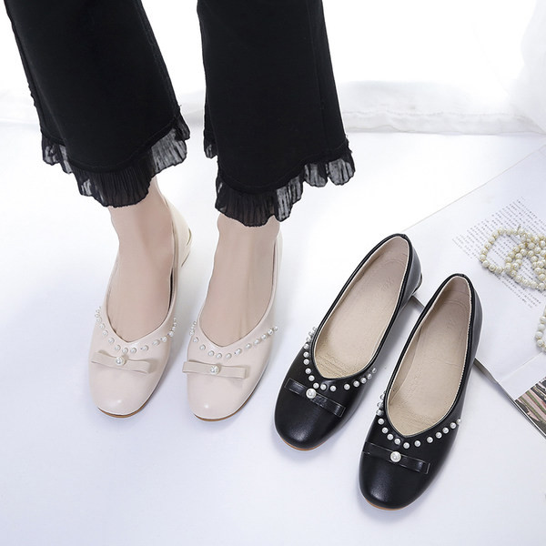 Ежедневни лачени мокасини с перли