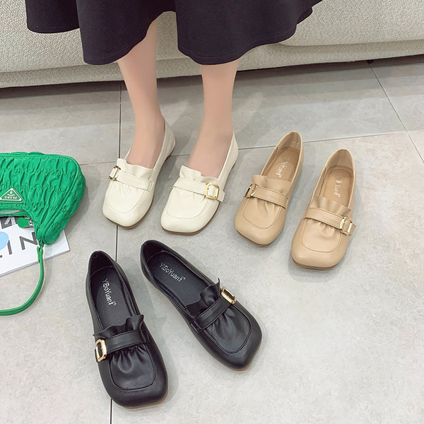 Дамски кожени мокасини с катарама