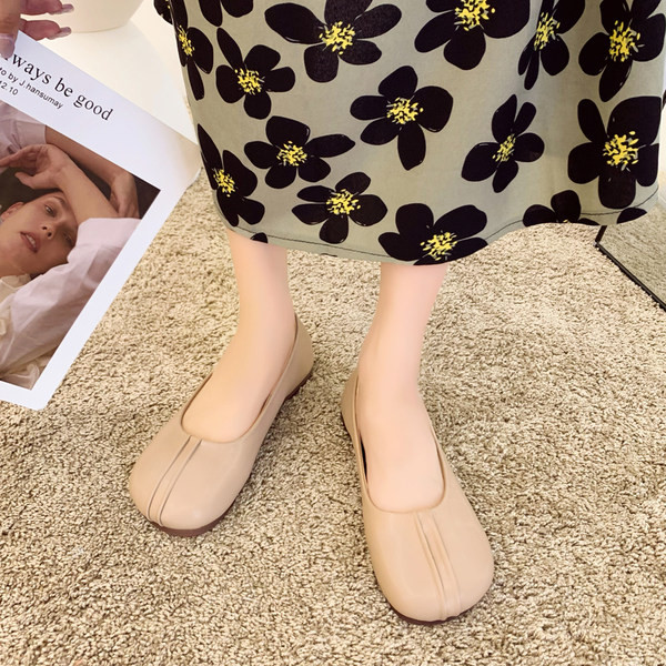 Curățați mocasini de damă cu talpă plată