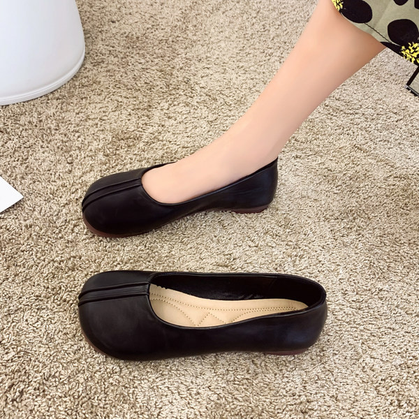 Curățați mocasini de damă cu talpă plată