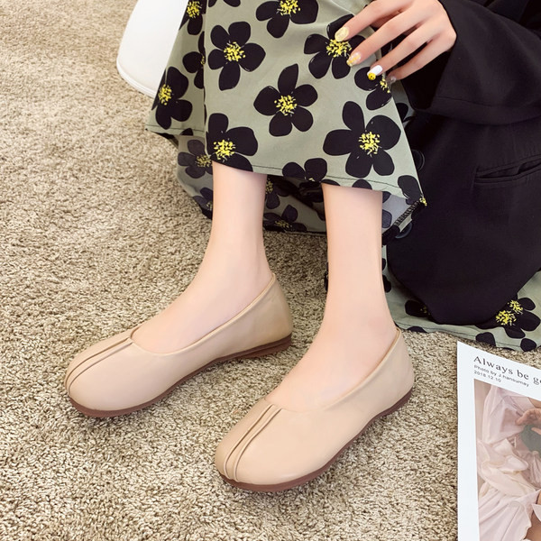 Curățați mocasini de damă cu talpă plată