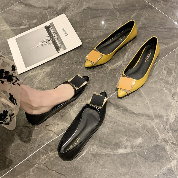 Заострен модел дамски мокасини с квадратна катарама