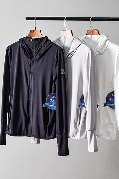 Мъжки суичър с козирка на качулката