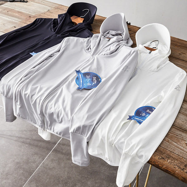 Мъжки суичър с козирка на качулката