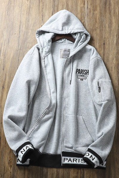 Hanorac barbatesc gri cu broderie si gluga