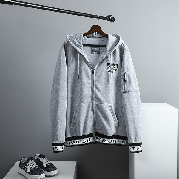 Hanorac barbatesc gri cu broderie si gluga