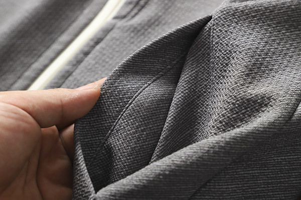 Taskute ja kapuutsiga vabaaja meeste dressipluus