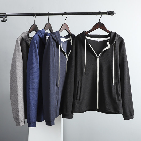 Taskute ja kapuutsiga vabaaja meeste dressipluus