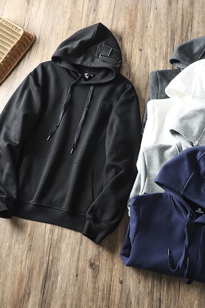 Hanorac pentru bărbați cu broderie cu glugă