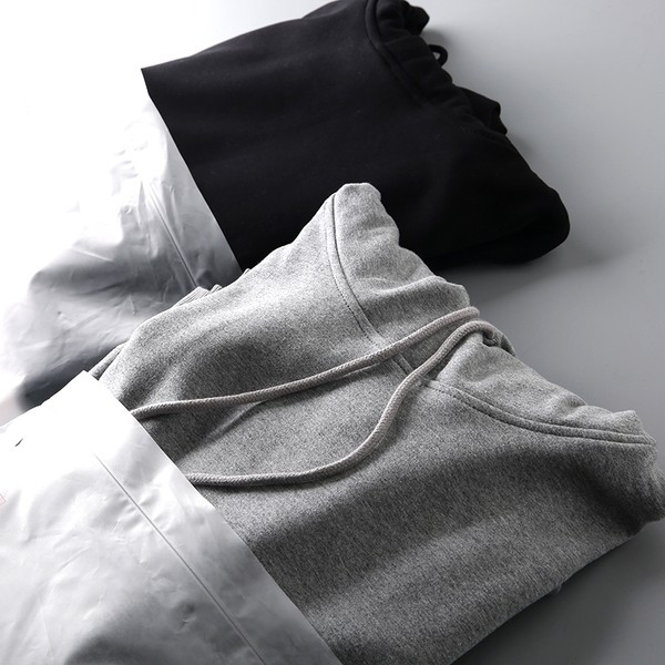 Hanorac barbatesc model uni cu buzunar