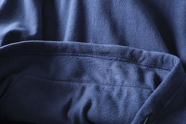 Hanorac pentru bărbați dintr-o culoare, cu glugă