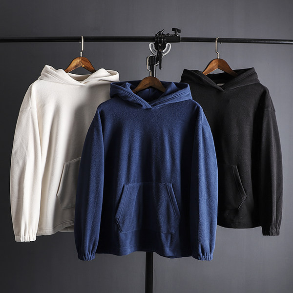 Hanorac pentru bărbați dintr-o culoare, cu glugă