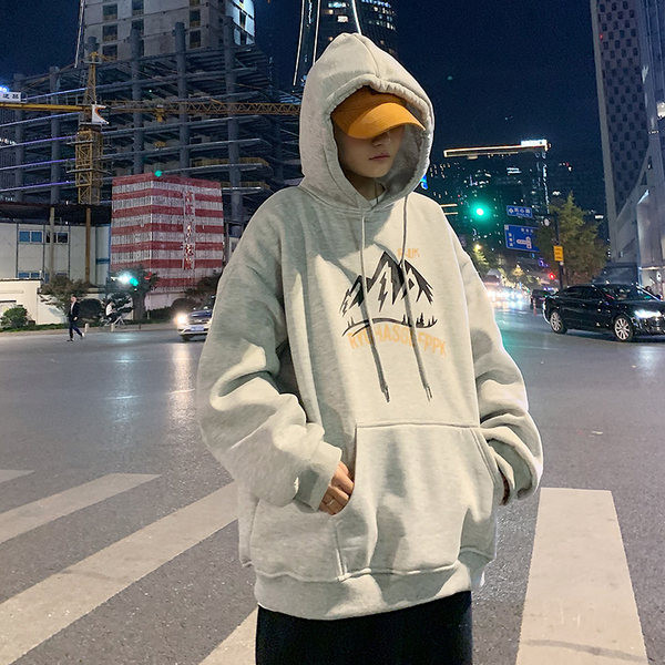 Aplikatsiooni ja kapuutsiga meeste dressipluus