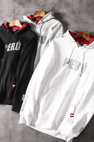 Sügisene aplikatsiooni ja kapuutsiga meeste dressipluus