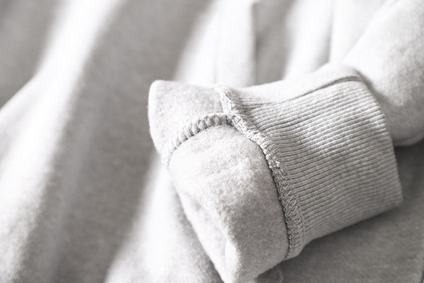 Sügisene aplikatsiooni ja kapuutsiga meeste dressipluus