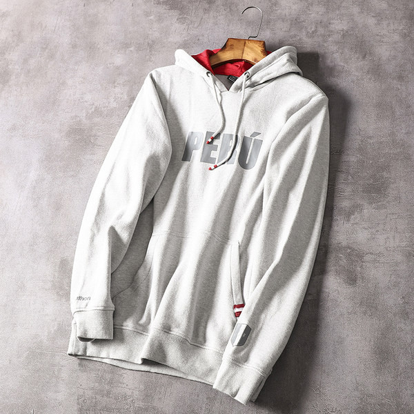 Sügisene aplikatsiooni ja kapuutsiga meeste dressipluus