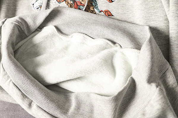 Hanorac zilnic pentru bărbați cu glugă și aplicație