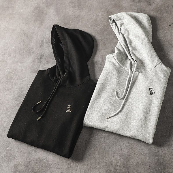 Hanorac barbatesc cu gluga si broderie