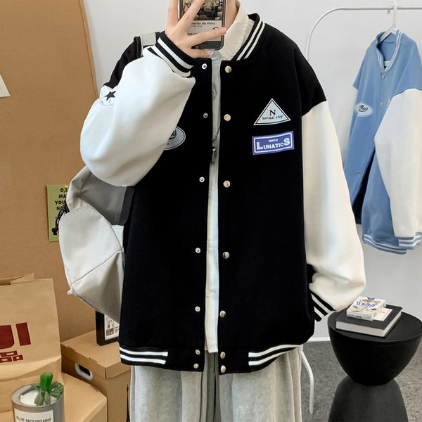 Hanorac pentru bărbați cu nasturi și embleme