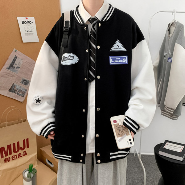 Hanorac pentru bărbați cu nasturi și embleme