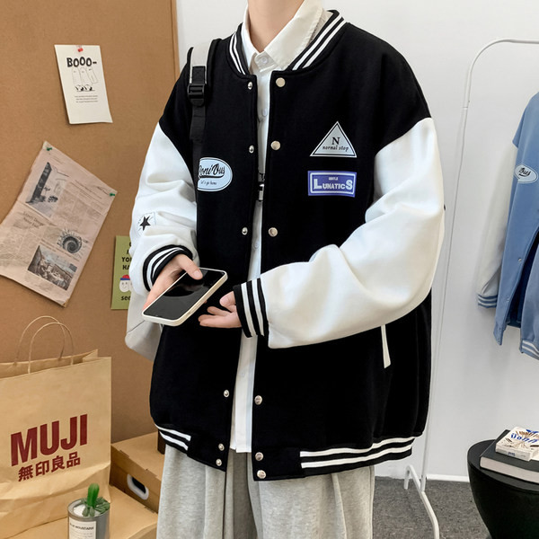 Hanorac pentru bărbați cu nasturi și embleme