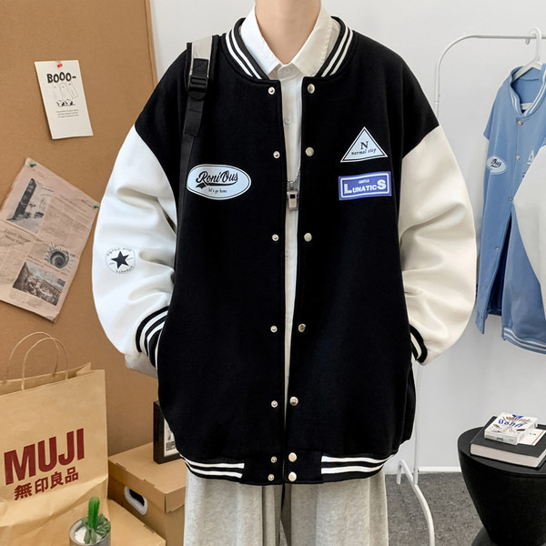 Hanorac pentru bărbați cu nasturi și embleme