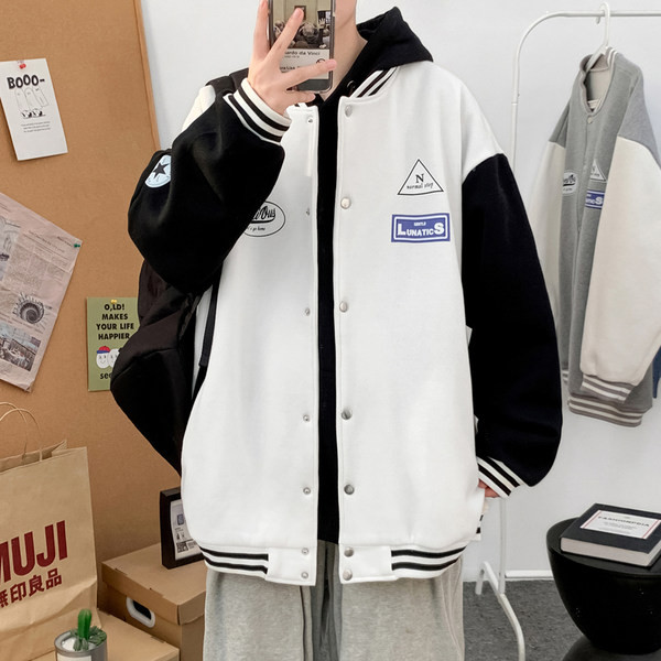 Hanorac pentru bărbați cu nasturi și embleme